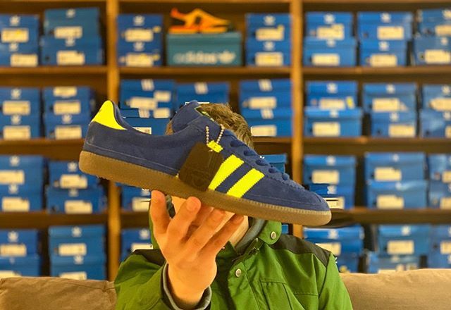 SneakerAnnexe's tweet photo. Who wants this video? Stay tuned and make sure you’re subscribed to the YouTube channel 😉 Hit that bell 🔔
.
#theannexe #adidas #spezial #spzl #whalley #norfu #sl80a #as520 #zx530 #trainers #sneakers #3stripes4life #3stripesstyle #3stripegoodness #cas… https://t.co/xVvqrZs6VW https://t.co/ggZg15jTyB