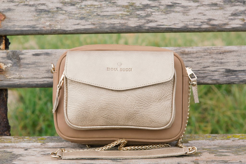 EmmaDucci's tweet photo. « Nala » Golden beige
#EMMADUCCI #creatingandcaring #nalabag #goldenbeige #bag #leather #fashion #sac #cuir #creatricefrancaise #frenchdesigner #luxury #luxe #leatherbag #luxurybag #frenchriviera 🇫🇷#monaco 🇲🇨 #picoftheday #facebook #instagram #twitter 📸 @hindbouqartacha https://t.co/PAHlr3oV0H