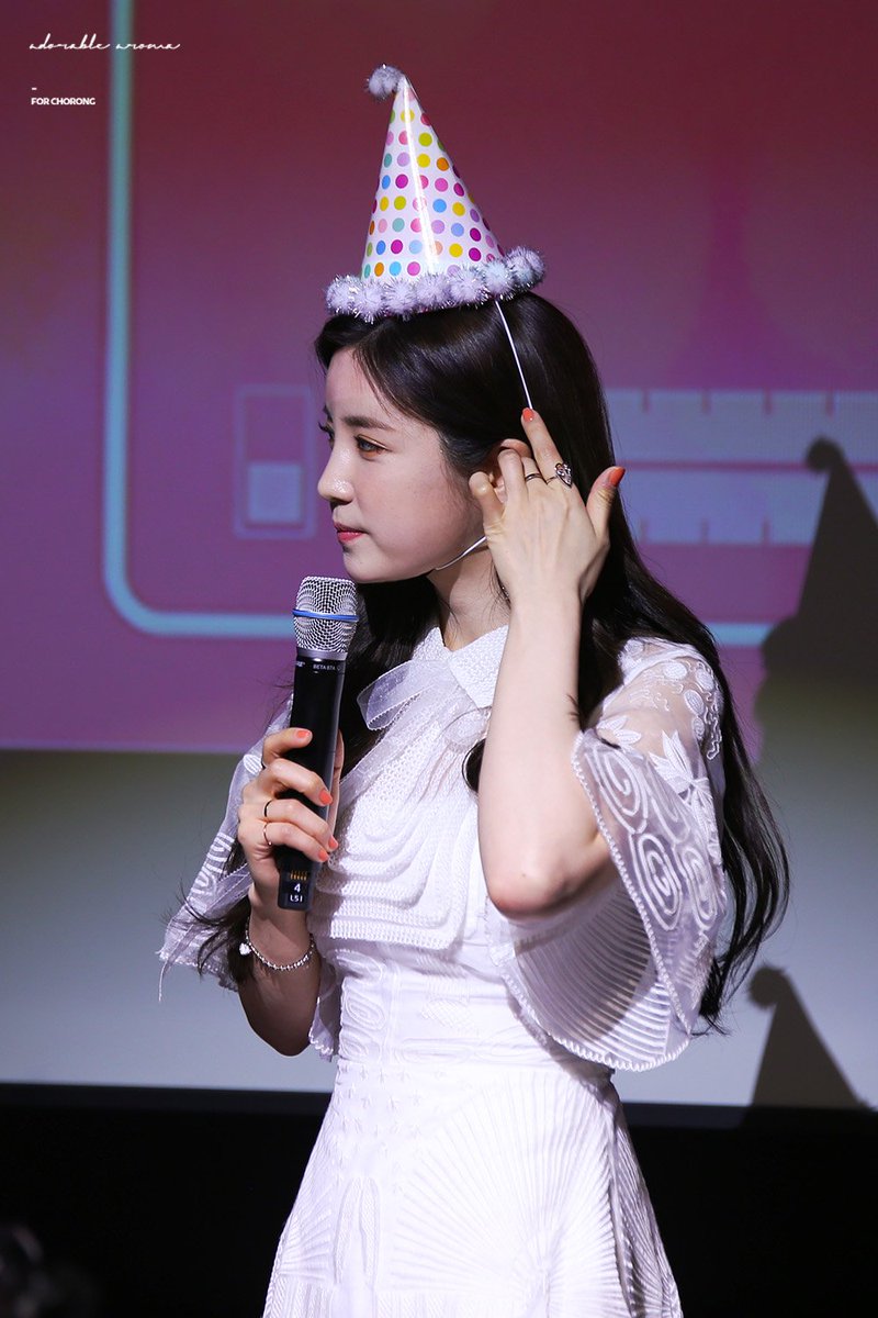Adorablearoma_'s tweet photo. 190301 롱미팅 5pic @Apinkpcr
너무나 아름다운 그대
생일 너무너무 축하해요
항상 행복한 일만 가득하길❤
https://t.co/RZqzTZ8g9d
#에이핑크 #박초롱 #초롱 
#봄과함께_다가온_초롱아_생일축하해 
#HappyChorongDay https://t.co/akDjhhOHNk