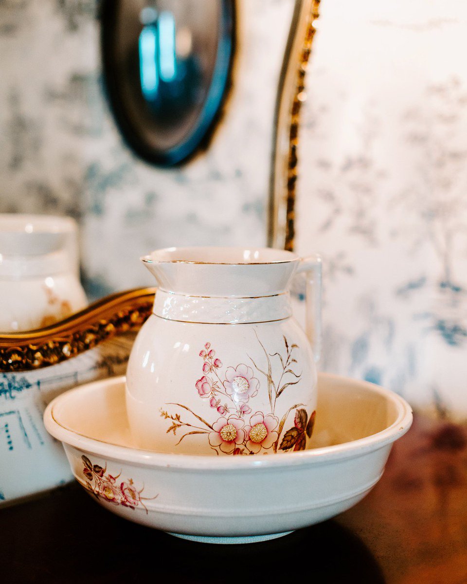 "Originally, the intent was for the Colonial Room to have an even simpler design.  The walls were to be left plastered white, the curtains sedate, the furnishings modest and rural.  However... the room appeared too successfully plain." 
bit.ly/PitcherInnPass…