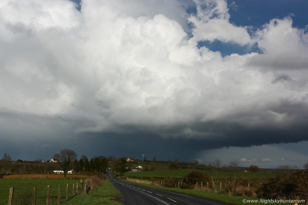 martinastro2005's tweet photo. Look back to June 2nd 2011, beautiful multicell thunderstorm near Maghera , thunder set off the car alarms, cell trekked to the NE coast https://t.co/19Wt2BjIl1 #stormchasing #multicells #maghera https://t.co/AyStoggaKE