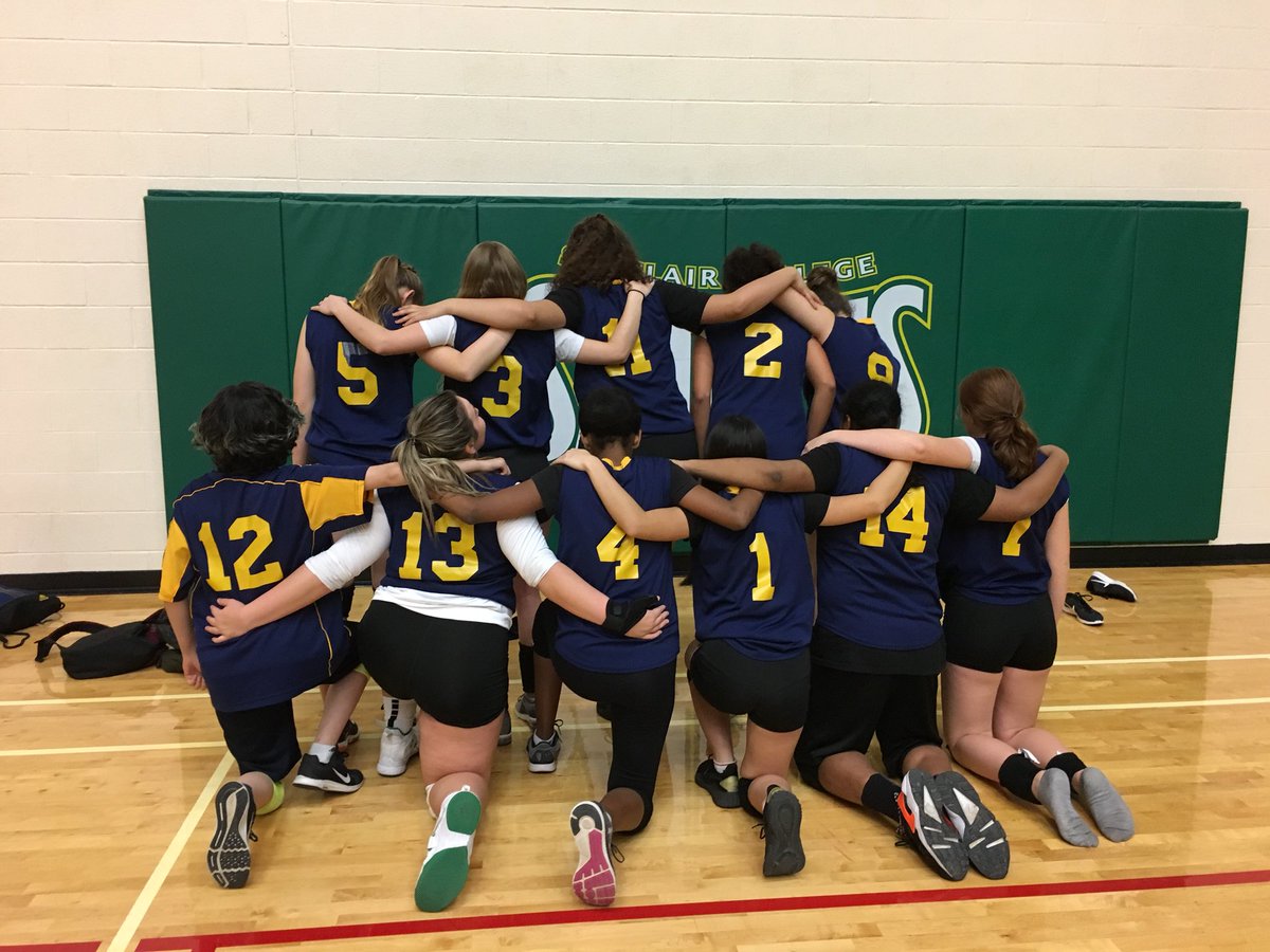 MissVennettilli's tweet photo. A little bit late on this post but now that the #volleyball season has come to an end, I really miss coaching my Kennedy Junior Girls! @ohensz and I are so proud of all that these ladies have accomplished this season. Great job!! Now, time to coach soccer! ⚽️ https://t.co/AhBkzpSpc9