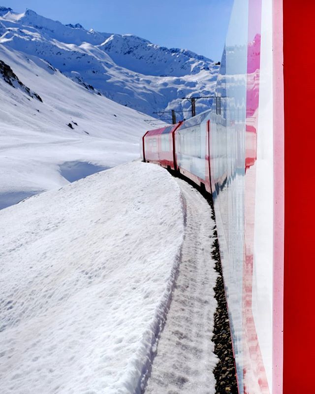 newlyswissed's tweet image. The Glacier Express is often called the slowest express train in the world. Those who want the ultimate luxury experience while rolling across the Swiss Alps, consider the #ExcellenceClass upgrade. 🍽 🇨🇭 @GlacierExpress_ #swisstravelsystem