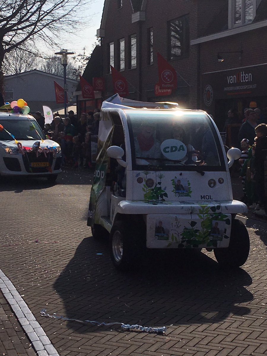 Annemiek Wassink vandaag op <a href="/CDAOverijssel/">CDA Overijssel</a> verkiezingscampagne in Wierden. Veel bekijks en positieve reacties met de <a href="/cdavandaag/">CDA</a> TukTuk tijdens de carnavalsoptocht.  #samenstaanwesterk