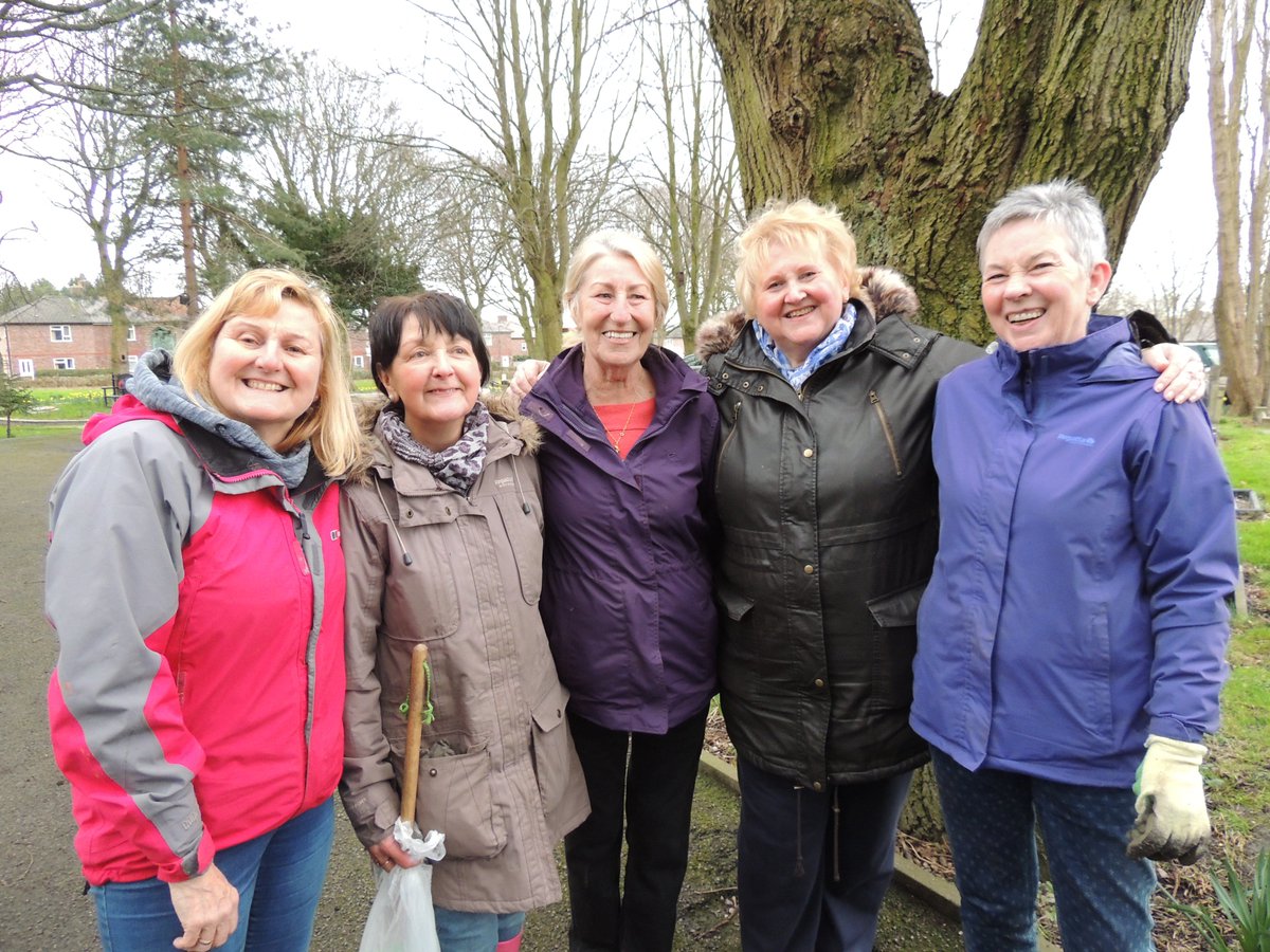 FriendsofFOPCC's tweet image. FOPCC have been busy bees once again, restoring the old Cross Walk Path.  The 
daffodil walk is stunning and well worth a visit.  Well done to today's volunteers.