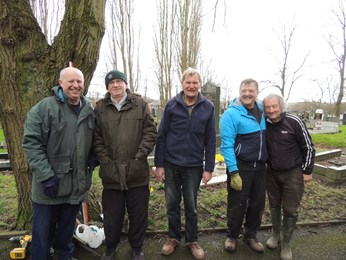 FriendsofFOPCC's tweet image. FOPCC have been busy bees once again, restoring the old Cross Walk Path.  The 
daffodil walk is stunning and well worth a visit.  Well done to today's volunteers.