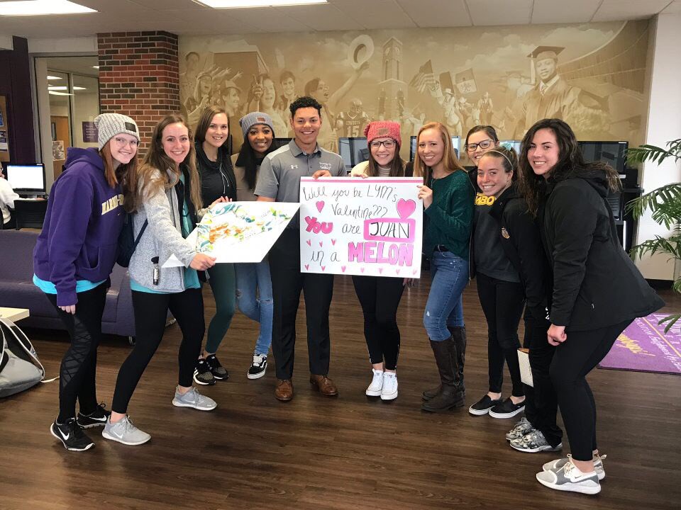 pspack_HSU's tweet photo. Will you be our Melon-tine🍉❤️?
Thank you HSU Latino Student Union for being our Valentine! Hope you enjoyed the burritos! 🌯 https://t.co/bszXHun8pd