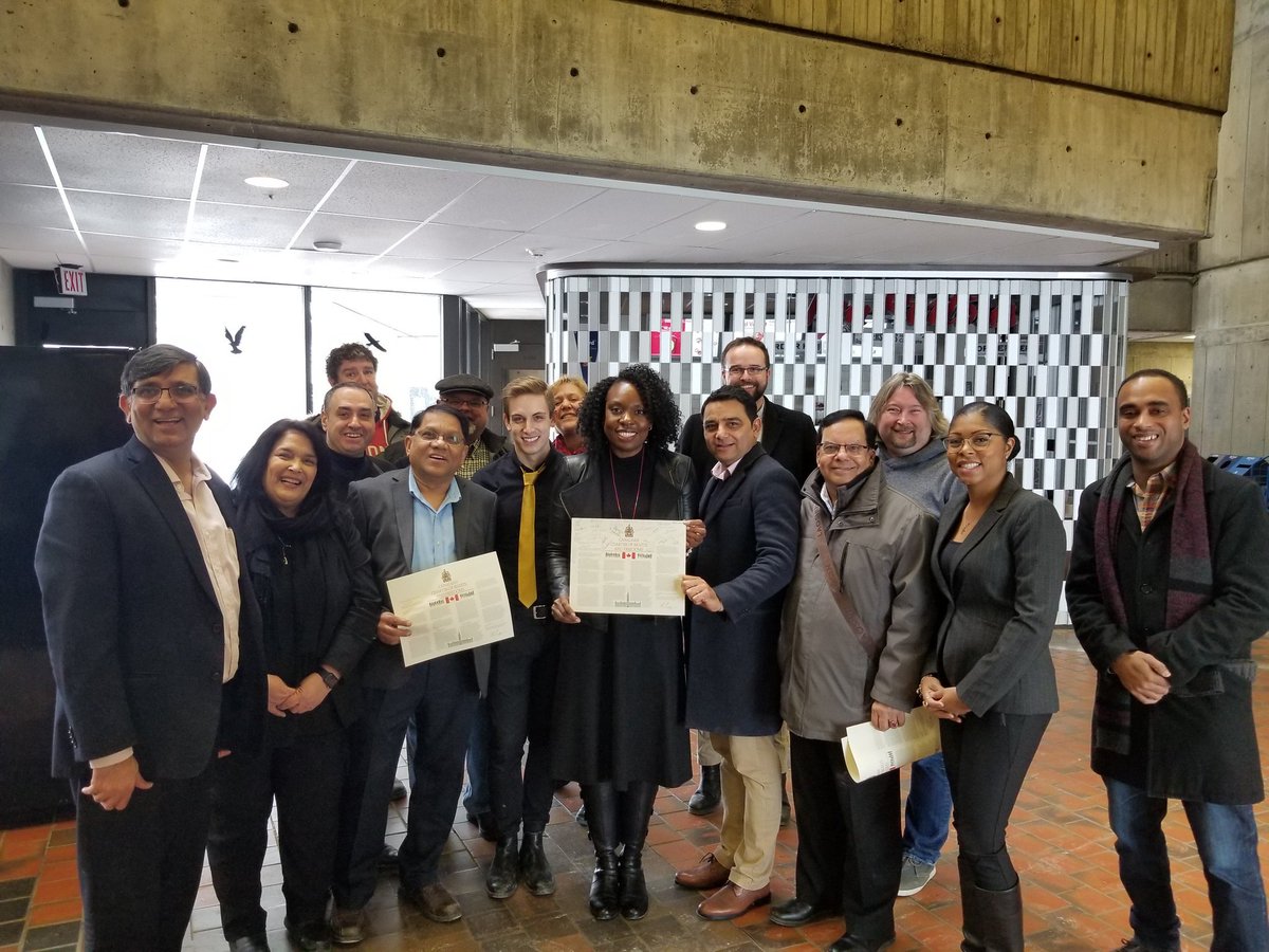At the end of our GTA East Regional Meeting today, we all signed a copy of the Canadian Charter of Rights and Freedoms. @MitzieHunter will present this to @fordnation in the Legislature to remind him that we are a nation of laws. #onpoli #OLPRebuild #Bill66