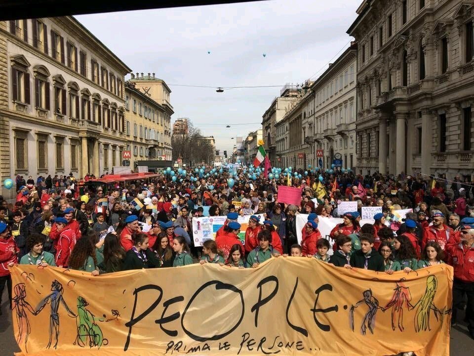 Cgilvarese's tweet photo. Oggi a Milano #people #primalepersone https://t.co/03OiDPdkBI