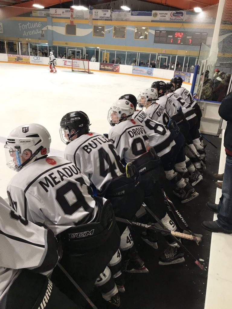 IceTripen's tweet photo. Ice big win over Huskies 7-1 3rd period goals #18Neil #48Byrne #51Oake https://t.co/BPVezAk8uj
