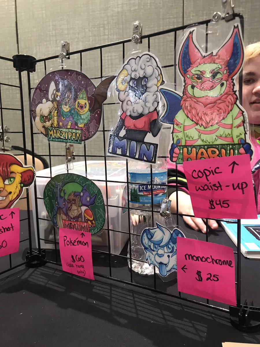 xurxiedo's tweet photo. Looking for some new art at #GFM19 #gfm2019 ??? HIT UP @gideongrayart He’s got some great work and does take home work!!!! https://t.co/5640tAyVL6