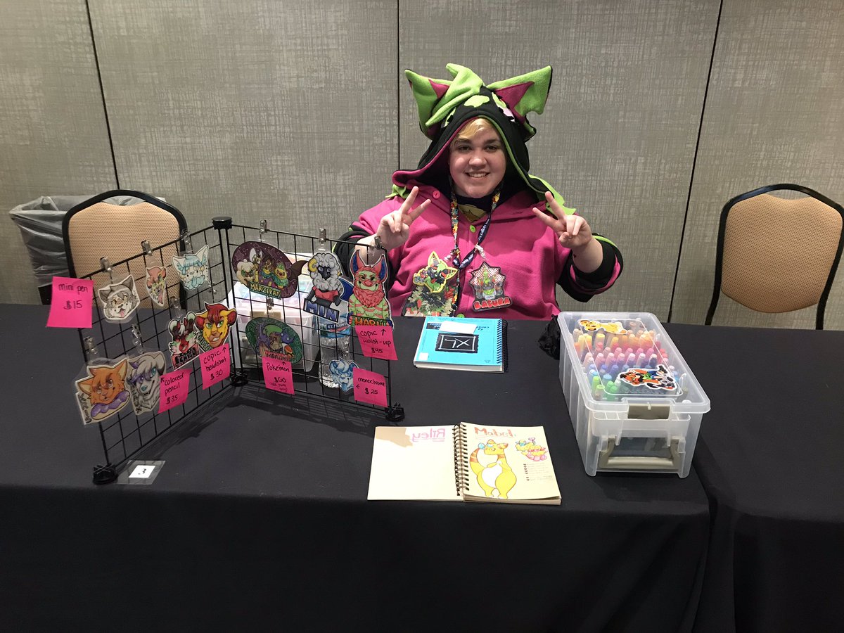 xurxiedo's tweet photo. Looking for some new art at #GFM19 #gfm2019 ??? HIT UP @gideongrayart He’s got some great work and does take home work!!!! https://t.co/5640tAyVL6