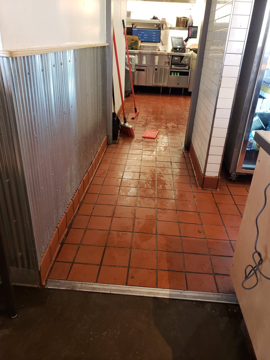 Come on <a href="/ChipotleTweets/">Chipotle</a> this is unacceptable! 😡 I will NOT eat from this location ever... Sandlake Rd &amp; Orange Blossom Trl, Orlando, Fl.