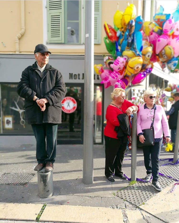 Question du soir : Voici le finaliste de #kohlanta où bien un spectateur du carnaval de Nice ? @nice_carnaval <a href="/VilledeNice/">Ville de Nice</a> <a href="/VisitCotedazur/">Côte d'Azur France</a> <a href="/KohLantaTF1/">Koh-Lanta</a> <a href="/DenisBrogniart/">Denis Brogniart</a>