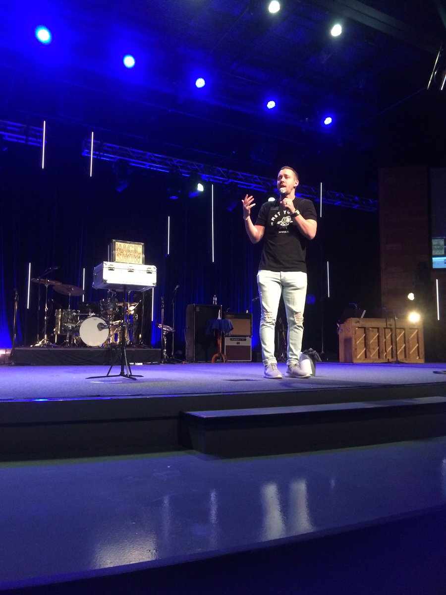 Nichole_Bugner's tweet photo. “Every post and like gets us points” -Pastor Matt #mywknd19  @TheMet_Youth https://t.co/QcHqXDuAeK