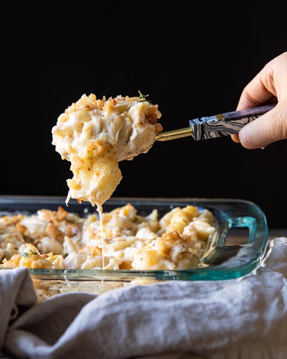 Brie Mine 😍❤️
Because let’s be real, who wouldn’t love baked Brie Mac &amp; Cheese (with sourdough breadcrumbs). Brie is actually the best known French cheese and has a nickname "The Queen of Cheeses" 👸
📸:@halfbakedharvest

#TantilloFoods #TantilloFresh #Tantillo #MacNCheese #Brie