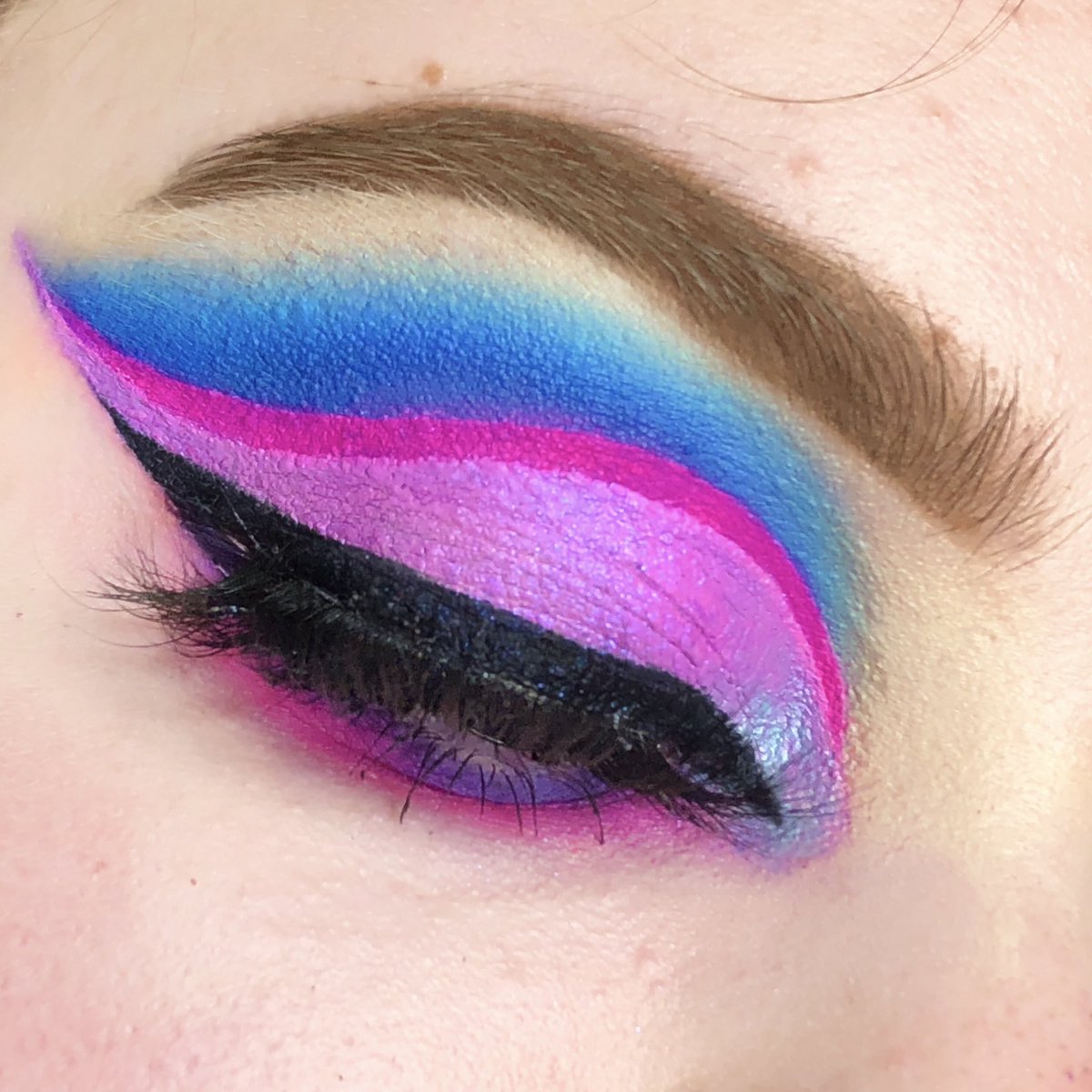 paige_spink's tweet photo. created this looks using the @jamescharles x @MorpheBrushes palette and idk if I like how it turned out 🤷🏼♀️
@UDM_MUAS #discovervideo #undiscovered_mua @JeffreeStar @norvina1 @ABHcosmetics https://t.co/9yLVjGwGfU
