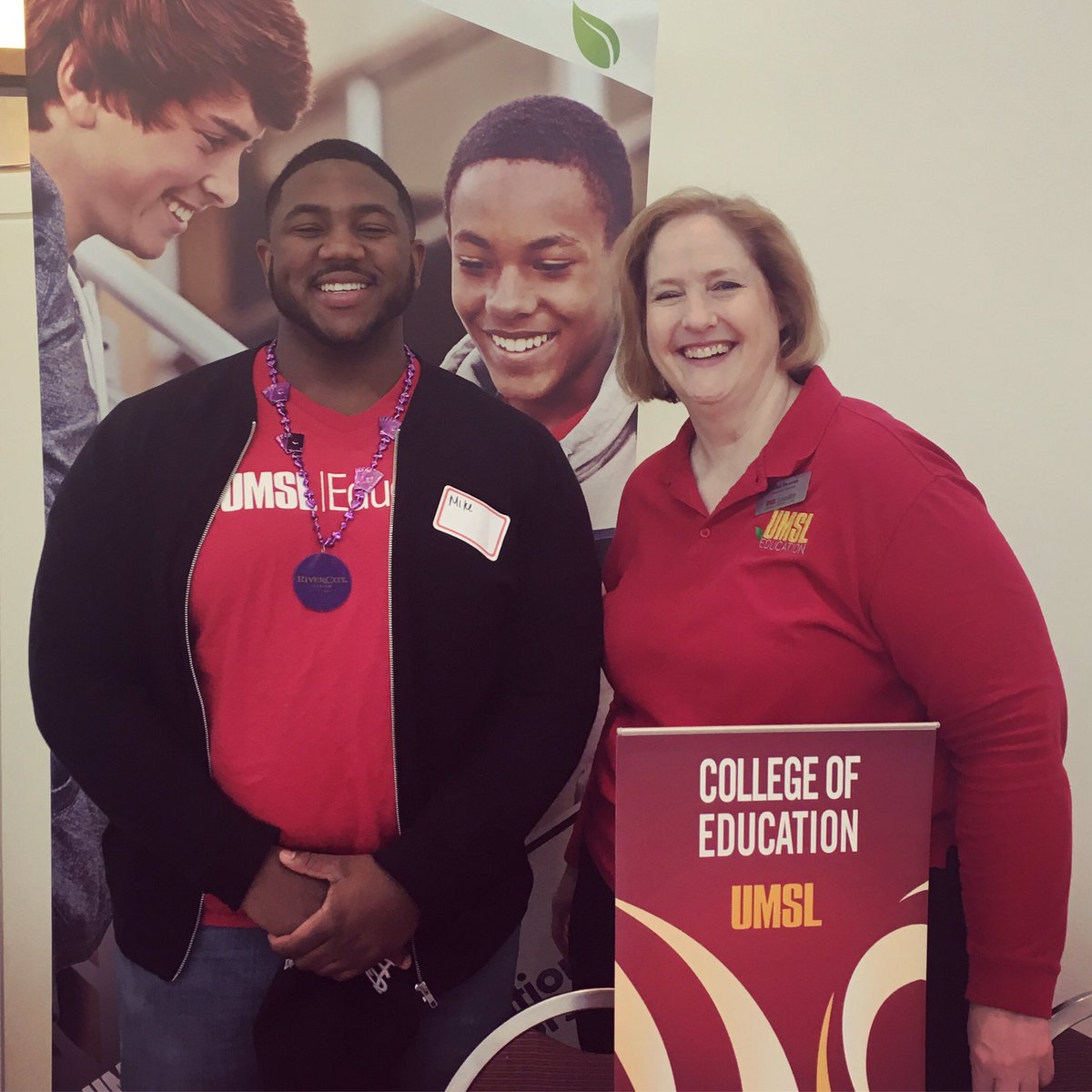 BES_UMSL's tweet photo. Our very own BES Ambassador Michael Watson and Academic Advisor Ellen Duncan welcome you at the College of Education table at #UMSLDay https://t.co/9YxqVtvZxL