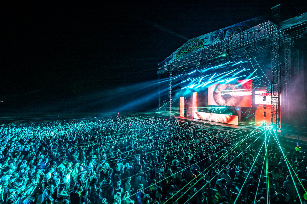 CID_Presents's tweet image. One last night on the beach with @bassnectar and friends. #DejaVoom