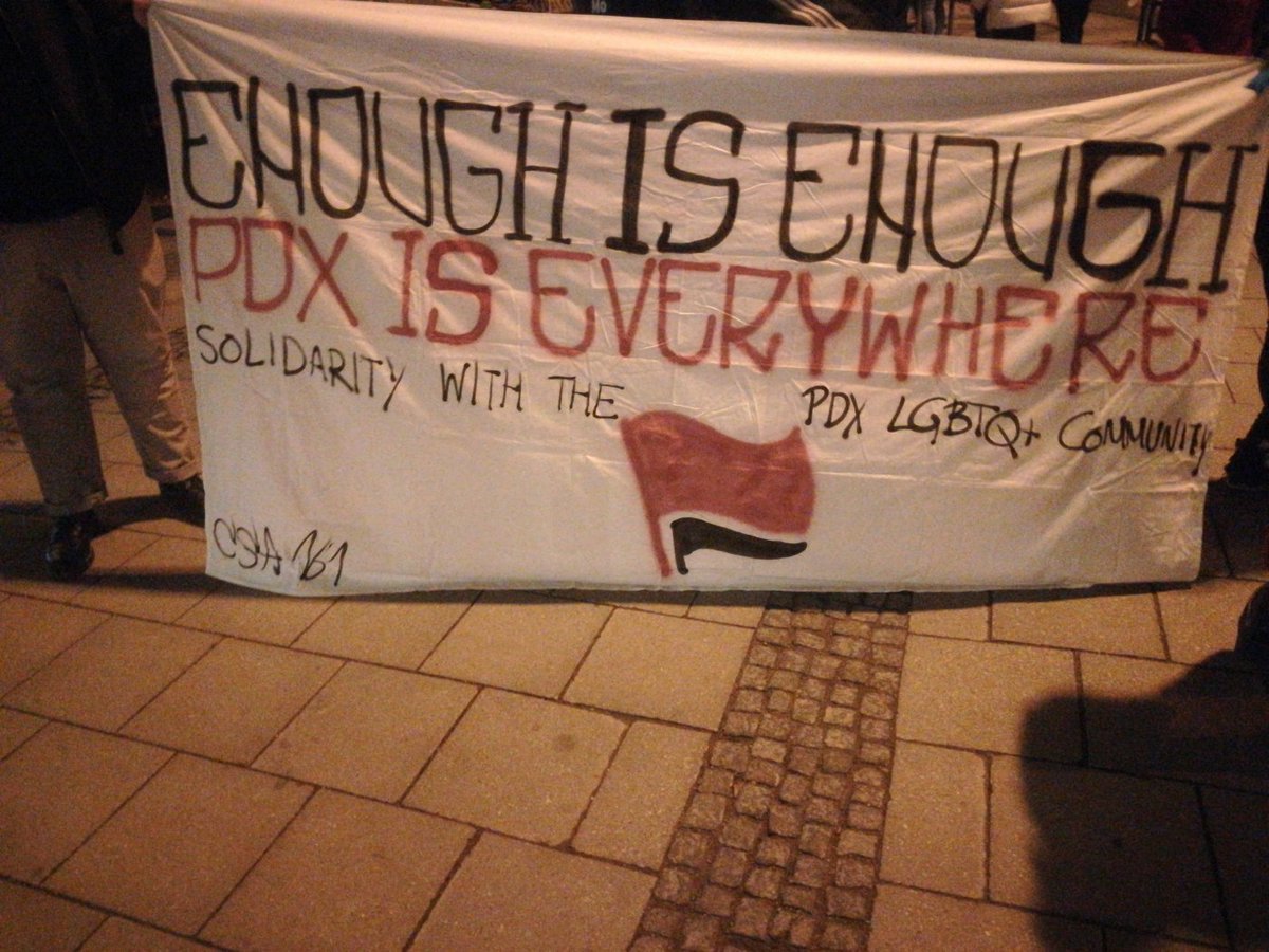 No_Pasaran_Muc's tweet photo. Demo in Solidarität mit der #LGBTQ  community in Portland beginnt jetzt in #münchen am Sendlinger Tor Ecke blumenstr #pdxiseverywhere https://t.co/0GRsMe0xpy
