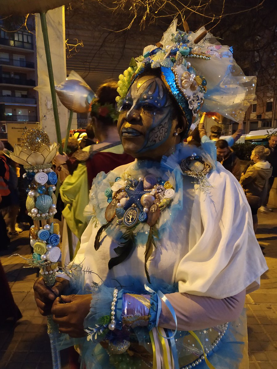 Inclusión de la #fibromialgia con la #reinadelcarnaval en la #ruaBDN con #baaf #badalonaafectatsassociaciofibromialgia #Badalona