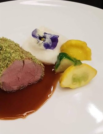 Kalbsfilet im Kräutermantel! 
#Austria #Tirol #Innsbruck #Zillertal #ZellamZiller #Ferienhotel #Sonnenhof #Ferien #Urlaub #Sonne #Winter #Schnee #Skifahren #Rodeln #Hotel #Familie #Erholung #Wellness #Entspannung #Sauna #Eisgrotte #Ruheraum #Ausblick #Abendessen #Menü