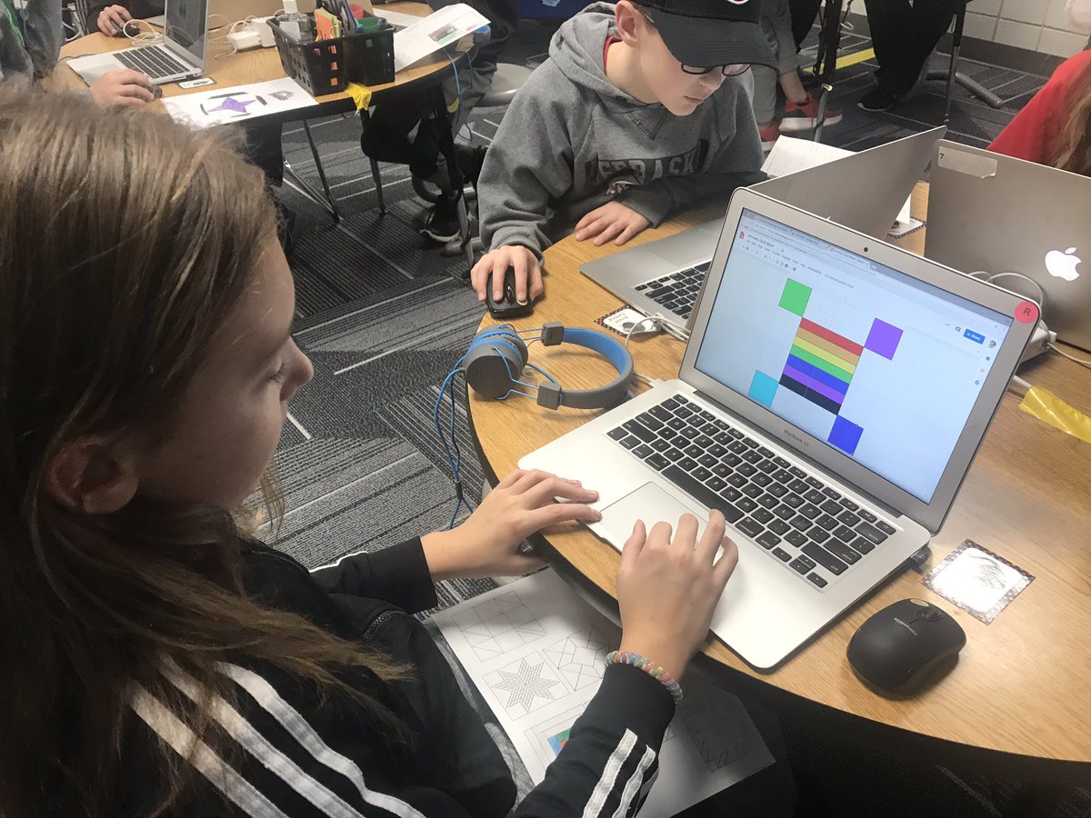ITraudt's tweet image. Creative Computing ... digital barn quilts currently in the making for these 4th graders! ❤️ #LPScompsci #create