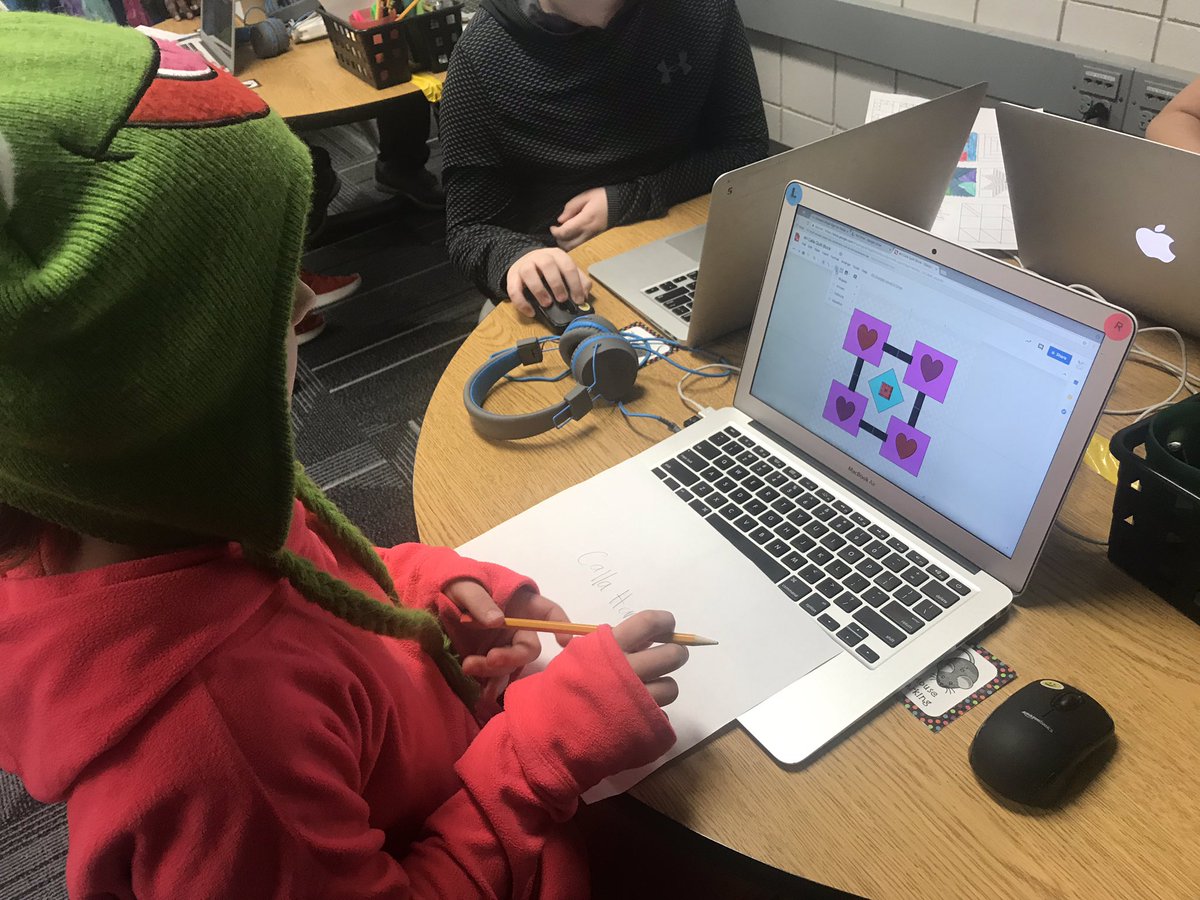 ITraudt's tweet image. Creative Computing ... digital barn quilts currently in the making for these 4th graders! ❤️ #LPScompsci #create