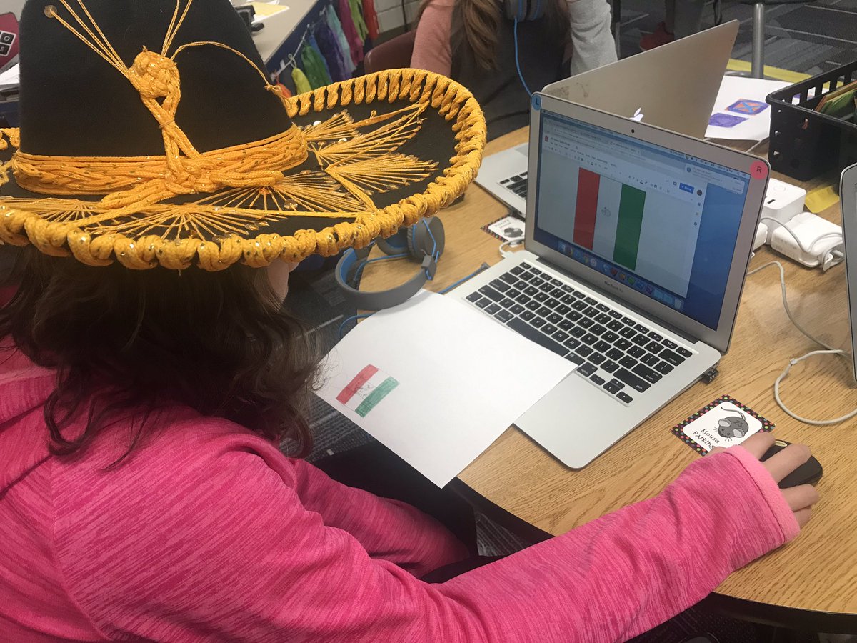 ITraudt's tweet image. Creative Computing ... digital barn quilts currently in the making for these 4th graders! ❤️ #LPScompsci #create