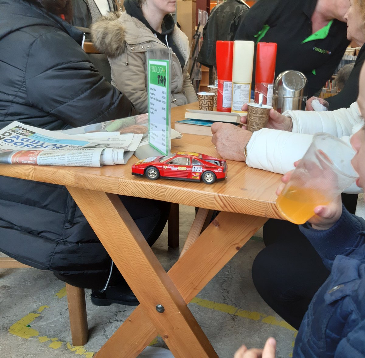 Wij kwamen een kinder autostoel brengen en namen leuke dingen mee. Een winkel waar veel meer gebeurt dan alleen spullen inbrengen en verkopen. Verbinder in de stad. Gefeliciteerd <a href="/KringloopPlus/">Kringloop+</a> met jullie 5 jaar bestaan!