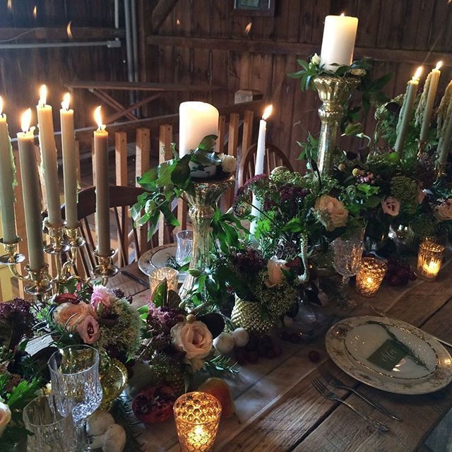Can one ever have enough candles at their table setting? ✨( the answer is no) #romance #barnweddings #tabledecor #tablegarlands #jacksbarn #njweddings #nyweddings #candle #ambianceiseverything #njweddings #lauraclaredesign