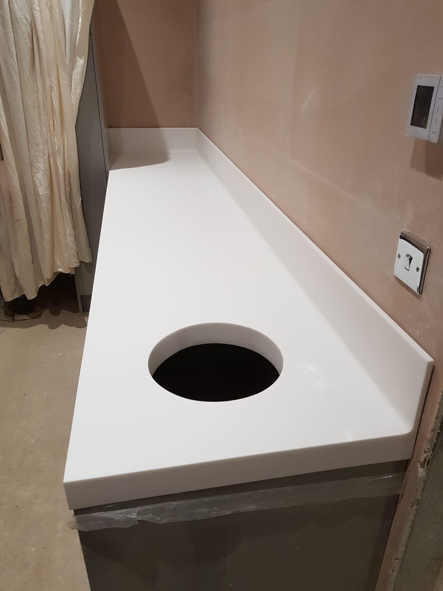 HawdonSurfaces's tweet image. What a kitchen island!😍
A Champagne/Stella sink to fill with ice and chill those bottles😉🙌
#HawdonWorkSurfaces #Bespoke #Luxury #Seamless #SolidSurface #GoogleReviews #Staron #BestWorktopsInTheStreet #Selfbuild