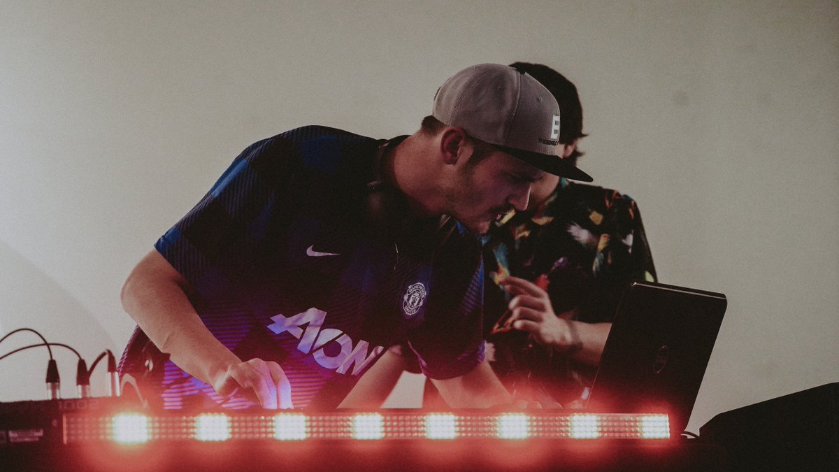 switchtheedge's tweet photo. This coming Wednesday is BlowOut Night! Invite as many friends as you can and let's make it the biggest Switch yet! Oh, and DJ Jonny Bounce will be back! #switchedge #switchblowout https://t.co/kqIsvXfN4N