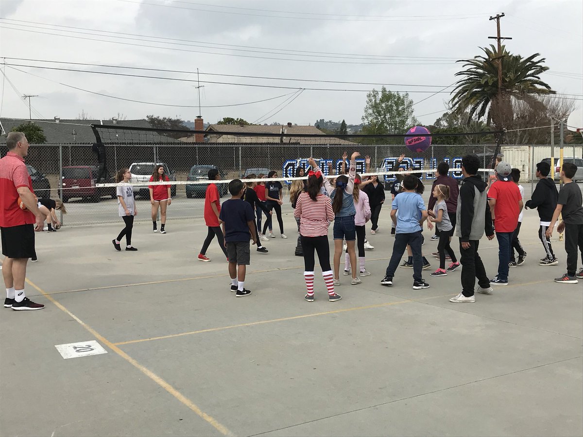 MaryBrimmage's tweet photo. Thanks Coach Morrison & @HeraldAthletics @wchsheralds for an awesome @ElPortal_00 Quest! The students came back excited about their time with your team & what they learned! #werebettertogether #community #EPquest @LowellJoint https://t.co/hqqcePTmMo