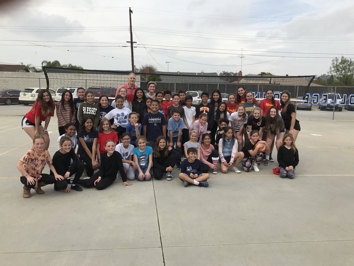 MaryBrimmage's tweet photo. Thanks Coach Morrison & @HeraldAthletics @wchsheralds for an awesome @ElPortal_00 Quest! The students came back excited about their time with your team & what they learned! #werebettertogether #community #EPquest @LowellJoint https://t.co/hqqcePTmMo
