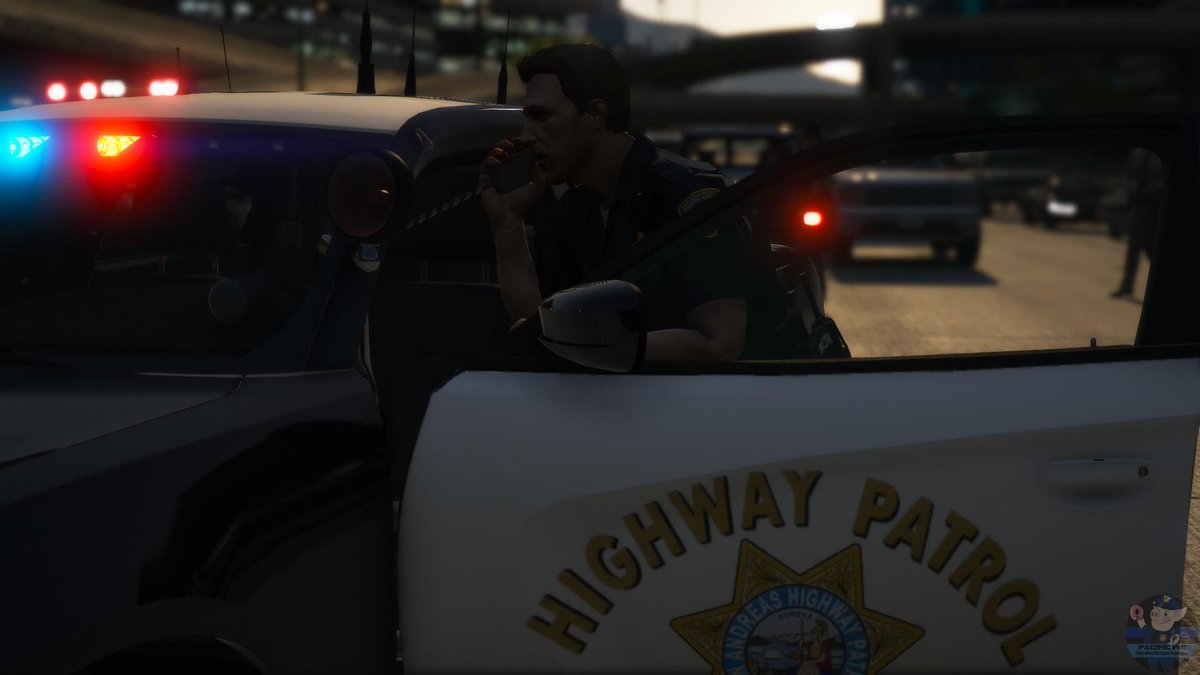 PacificPig's tweet photo. SAHP Officer uses loudspeaker to try to talk down crazy woman from freeway sign! #LSPDFR #LSPDFRroleplay #GTA5 #GTAV #GTA5Mods #thinblueline #PoliceCars #PoliceGame #GTAPolice #Cops #copcar #copgame #gtapolice #policeofficer #officer #lspdfrphotography #lspdfrscreenshots #CHP https://t.co/Yp7t7qNKO1