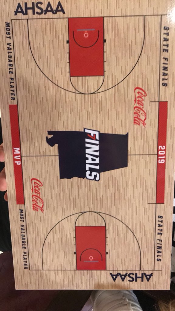 lexie_dishner's tweet photo. Still feels like a dream 🏀🐻 https://t.co/qotnd5YhYf