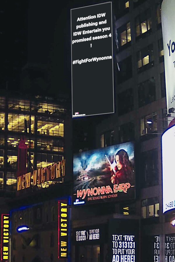 BigSignMessage's tweet photo. #FightForWynonna #Earpers #TimesSquare #42ndSt #7thAve #ThomsonReuters #BigSignMessage #iDisplay “Crossroads” sign location #StreetCam https://t.co/MVANxEkVwY