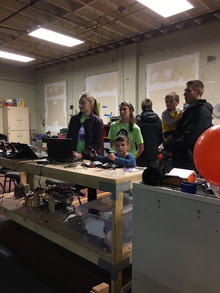 Visitors in our shop for The Meet your Makers Tour! @IndianaFIRST #omgrobots