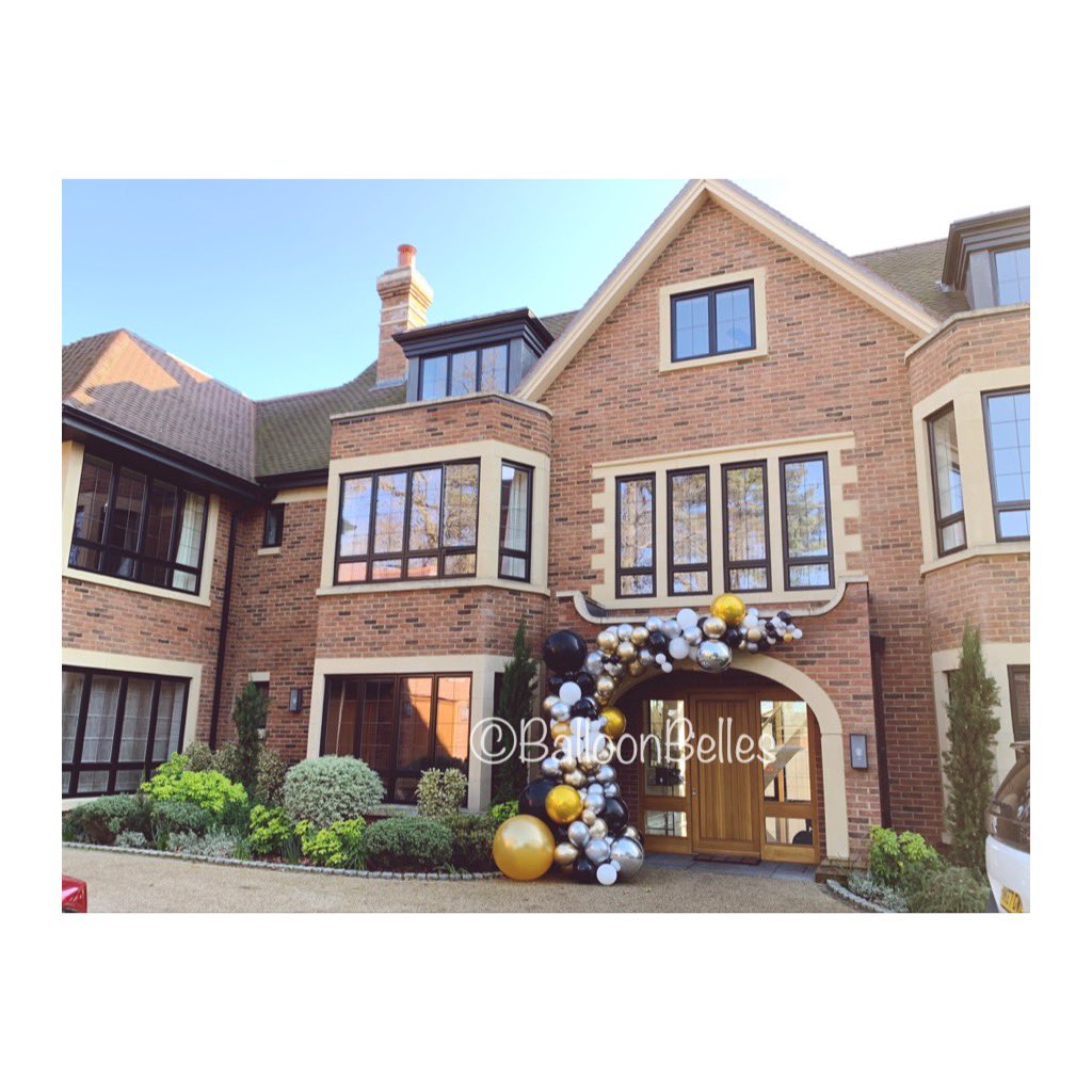 BalloonBelles's tweet photo. Organic Splendour #organicballoons #essex #organicballoonarch #tullewrappedballoons #balloons https://t.co/5XfXAnotYw