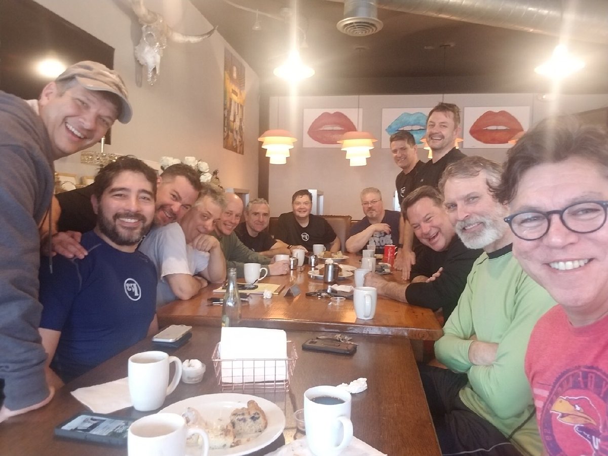 TheSaint_F3's tweet photo. 13 hungry @F3theAlamo PAX chewed on rum cake and @F3QSource #Queen at @OlmosPerk. We all have stories of yoyo dieting, bad habits and keeping “that section of the closet” just in case. Thanks to @Paperboi for leading!
#icantoutkingmyqueen
#iCANcontrolmyportions
#F3QSourceCounts https://t.co/I4JhpU84RQ