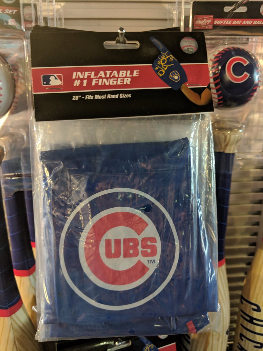 cfrelich24's tweet photo. Wtf is with the Brewers logo on the @cubs finger? 🤔 #FingerFail https://t.co/5M3wwMQu6L