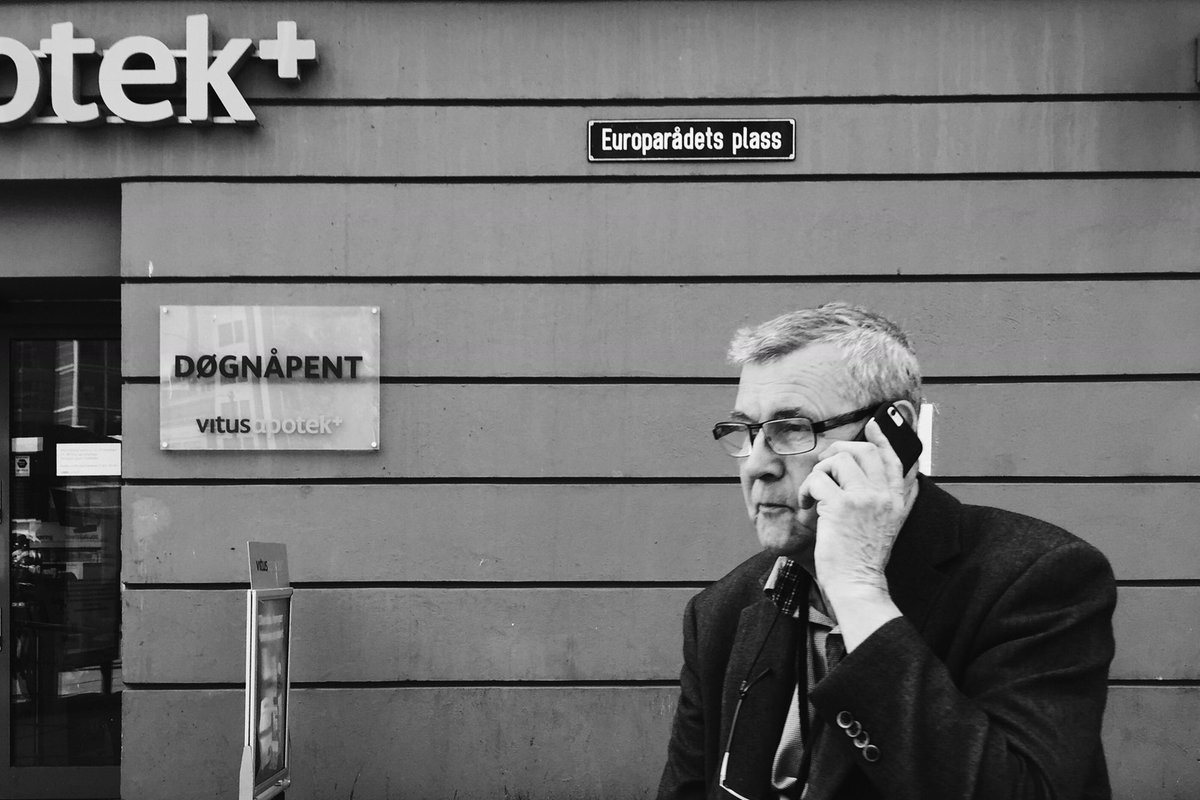 howardography's tweet photo. Health call

#oslostreets #streetphotography #mobilephotography #howardography https://t.co/fBZ6KCcndc