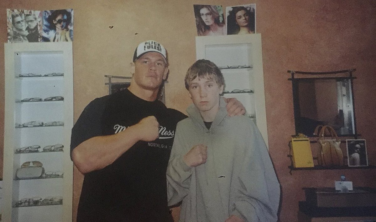 KindaCoolGreg's tweet photo. 2006ish🤟💕 #WWEInReview https://t.co/8tGx0c6dIw