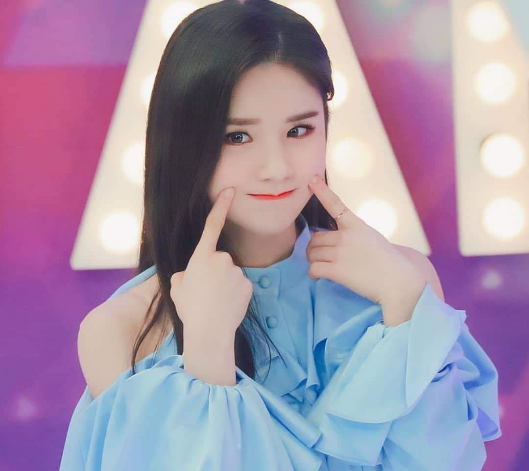 JTH08E's tweet photo. ㅤㅤㅤ📚♡。{#howthblr}.
› Cuando alguien dice que tengo squishy cheeks.
↳ #eviehs https://t.co/XwgnLHsEzo