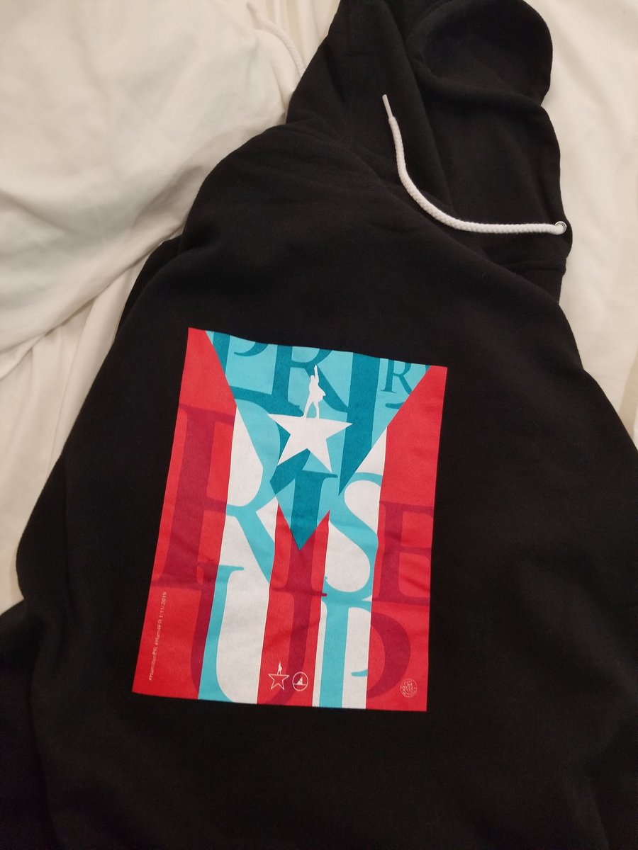 ivatorriv's tweet photo. I didn't get the chance to buy it when I saw the show but I received it today in the mail and I'm beyond happy. @HamiltonMusical #HamiltonPR @TeeRico_LinMan https://t.co/eeYHHYLdi3