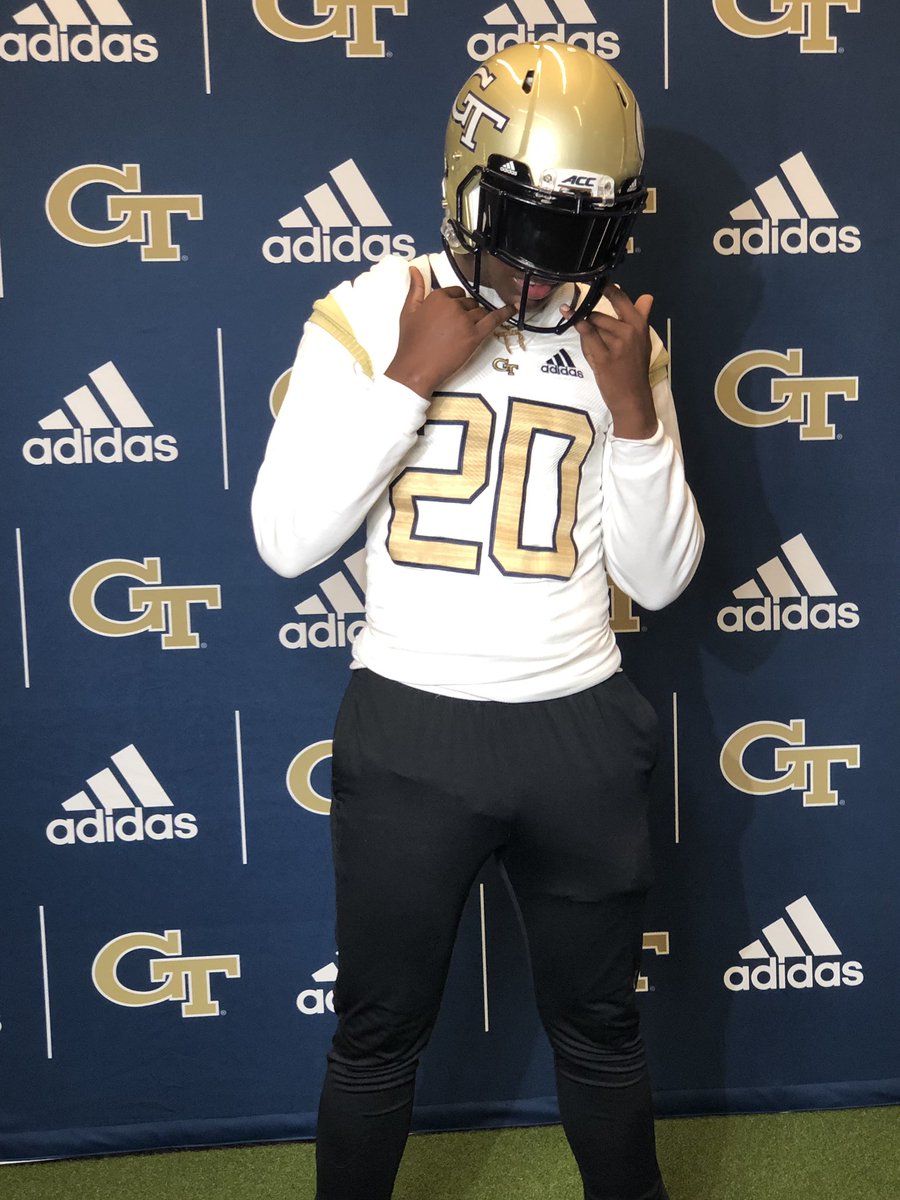 Mos1ey's tweet photo. Had a Great Time!!!!! at @GeorgiaTechFB today. I look good in Gold. @CoachCollins and his staff is amazing. #imbuzzing #hitharder #georgiatech #YellowJackets https://t.co/5Iy89dfOlW