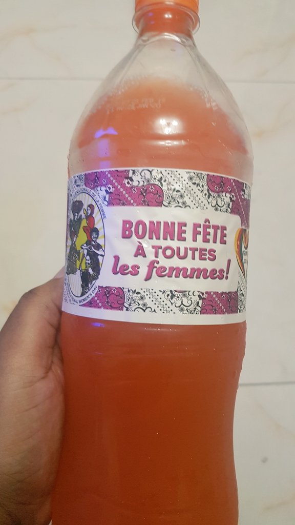MarchesdElodie's tweet photo. Tiens... J'avais pas remarqué! Les jus Planet se sont mis aux couleurs du 8 Mars. Pas mal le rendu!
#JIF
#Lifestyle237
#DansMesMarches https://t.co/PMNEfJkg17