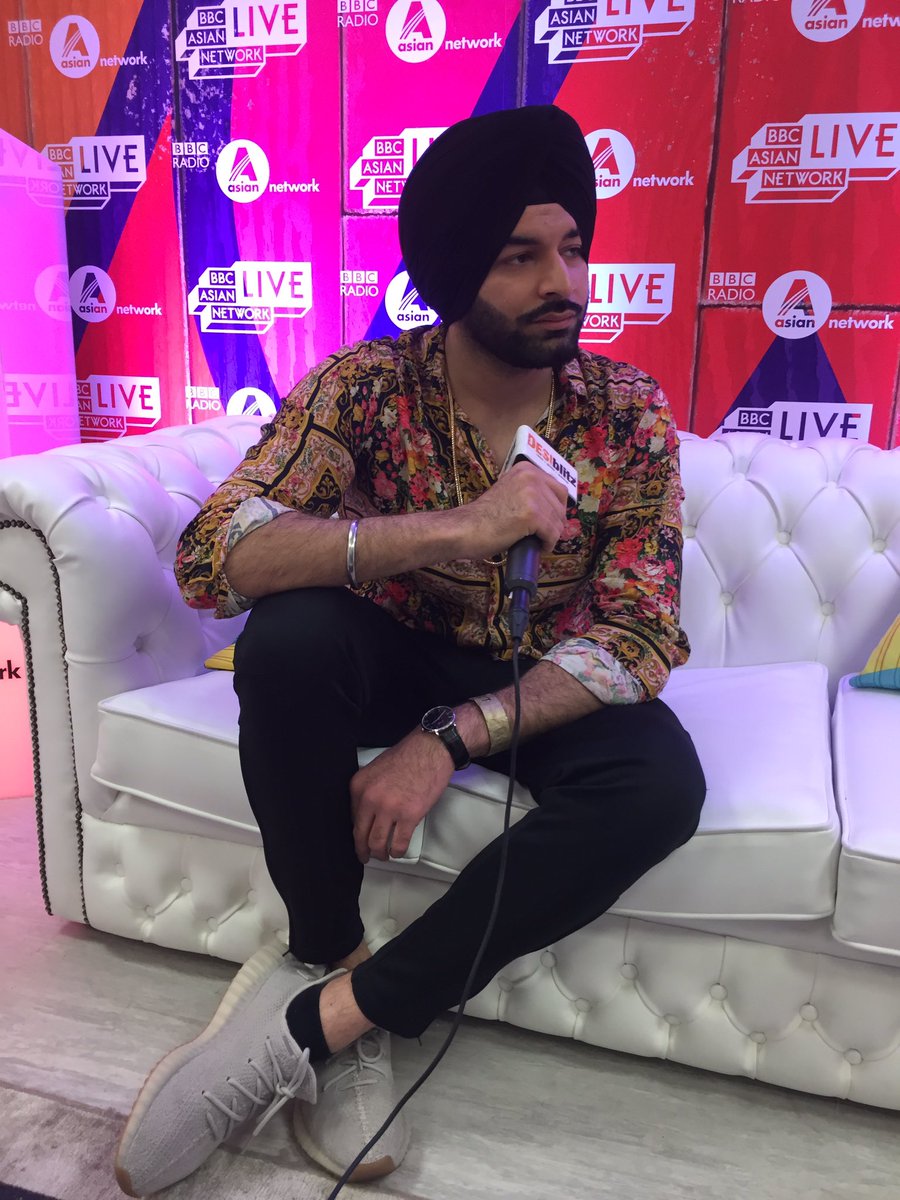 DESIblitz's tweet photo. Kicking it with @GSidhuOnline tonight #bbcasiannetworklive #AsianNetworkLive https://t.co/D4p7ZMoOmT