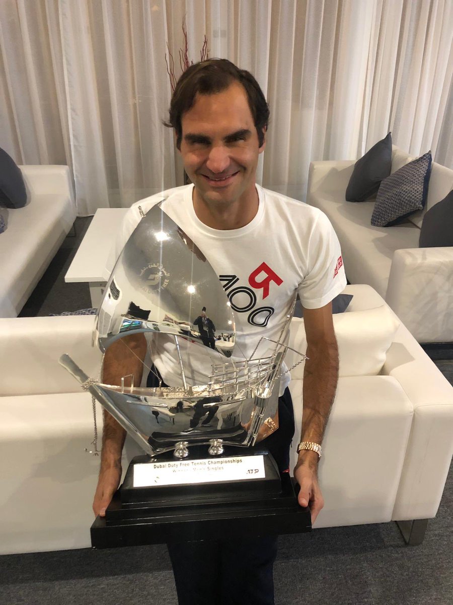 roger 100 t shirt uniqlo